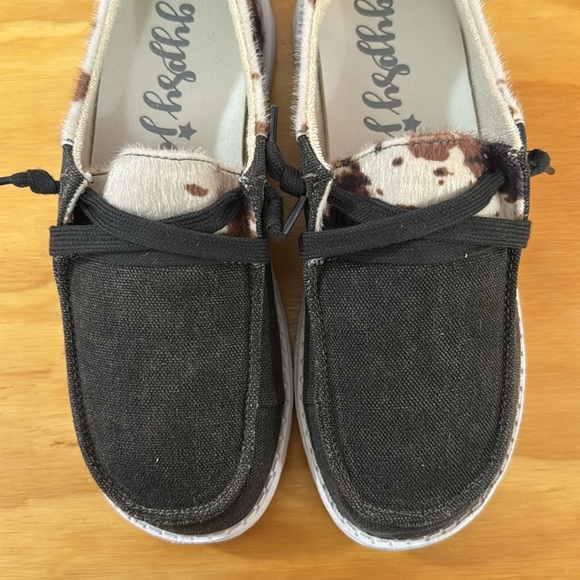 Cowhide Cowgirl Shoe - Picture 3 of 6